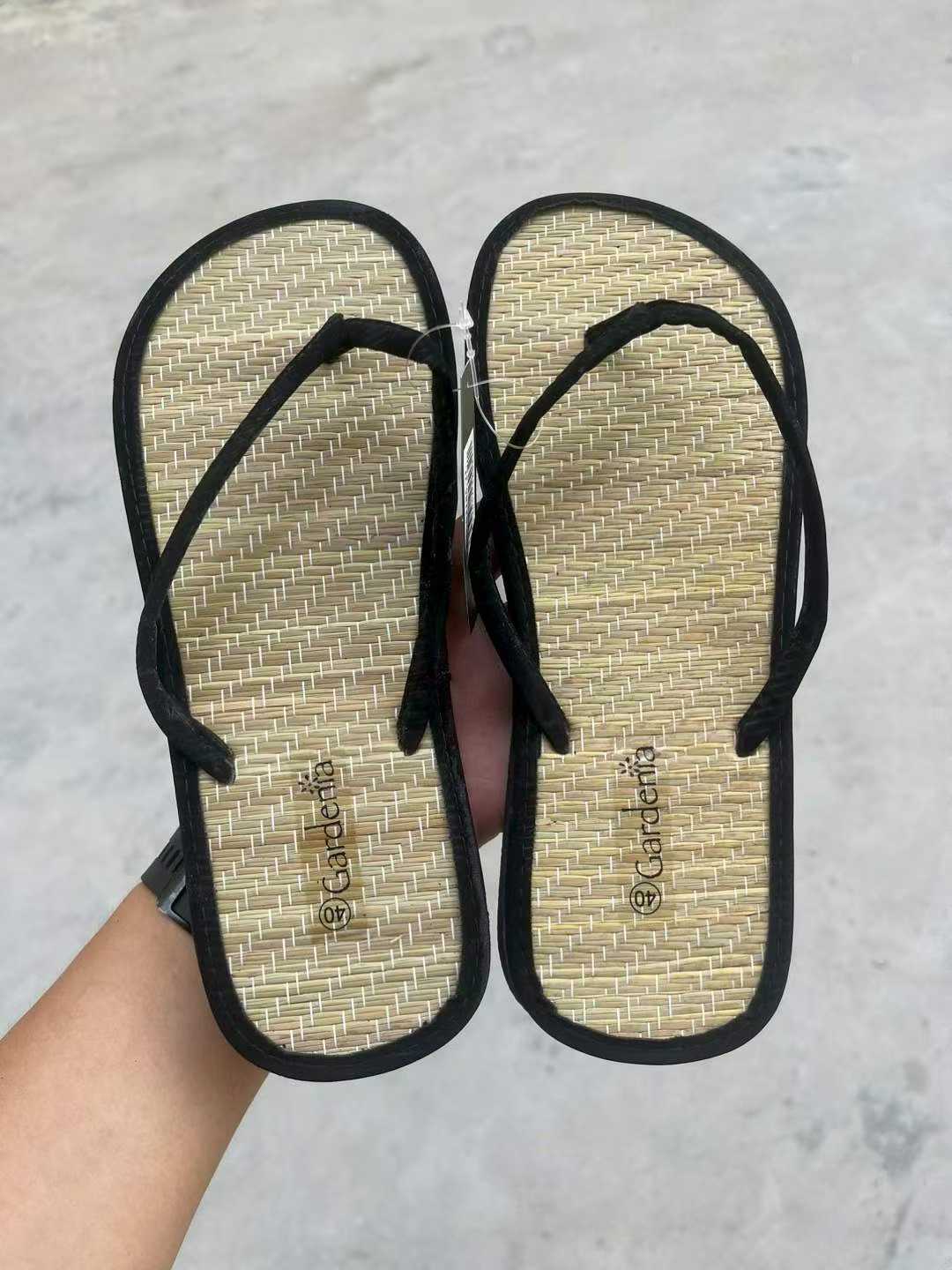 人字拖 8500双 谁要拉走 很便宜！