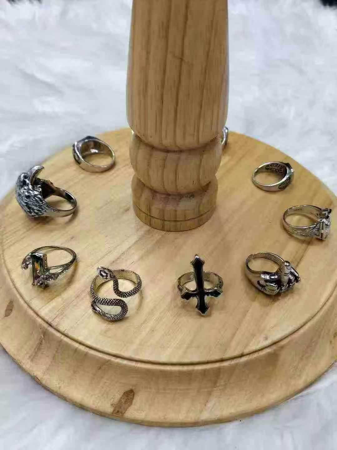 珠宝、项链、戒指、吊坠等，约25000件，每件0.6元