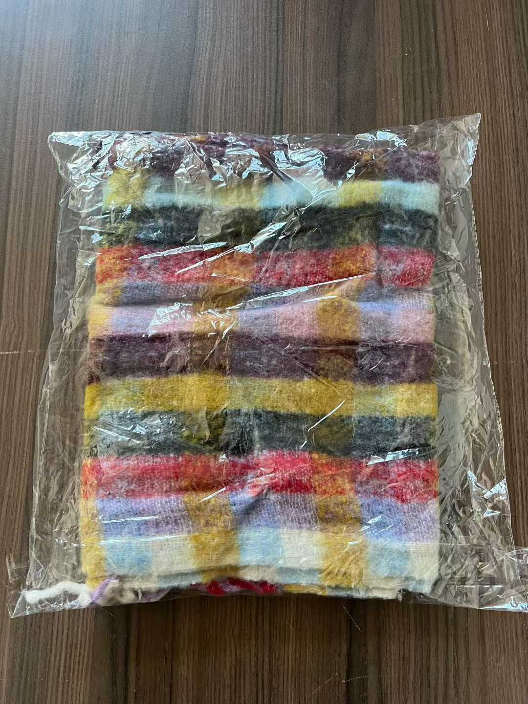 羊绒围巾到货2000多条，单款单色，独立包装，花型漂亮，面料细腻，给钱就卖