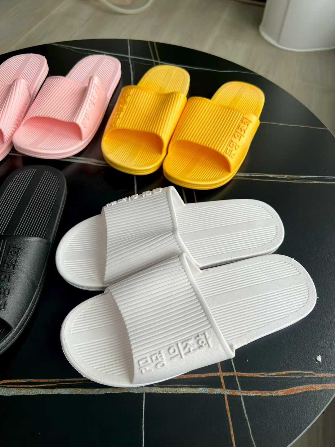 室内拖鞋 2000双
2块钱清！亏本处理