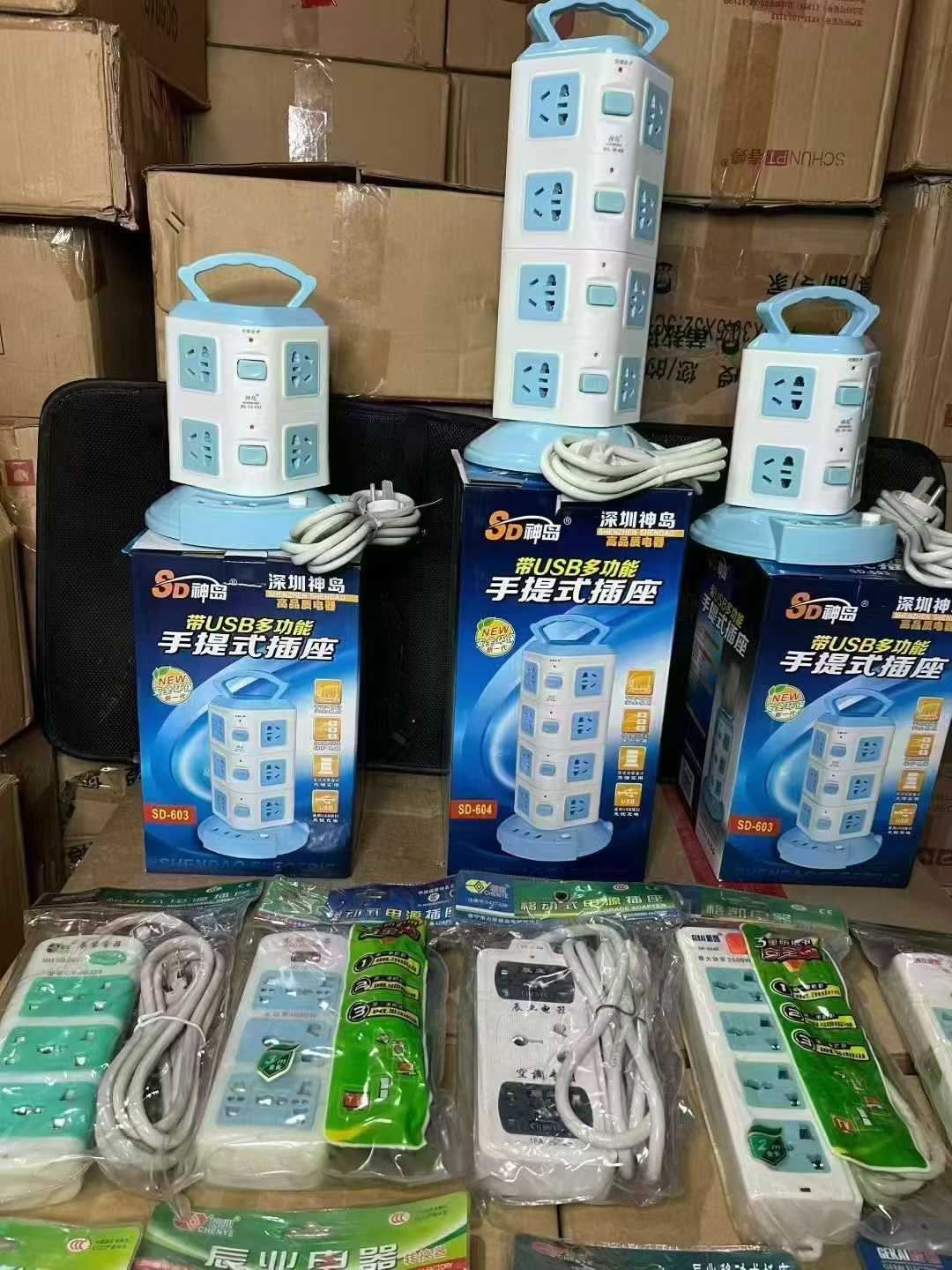 纯铜插排7000个，线是0.75-1平方，电磁炉随便插，手慢拍大脚[庆祝][烟花][發]懂货的抓紧，手慢就没[破涕为笑]几块钱一个[發][烟花][庆祝]